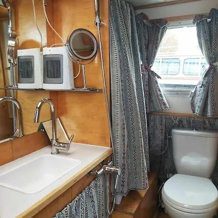 Justement Bateau-hôtel