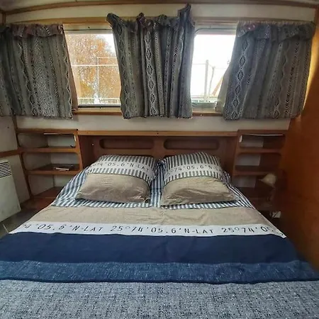 Bateau-hôtel Justement *